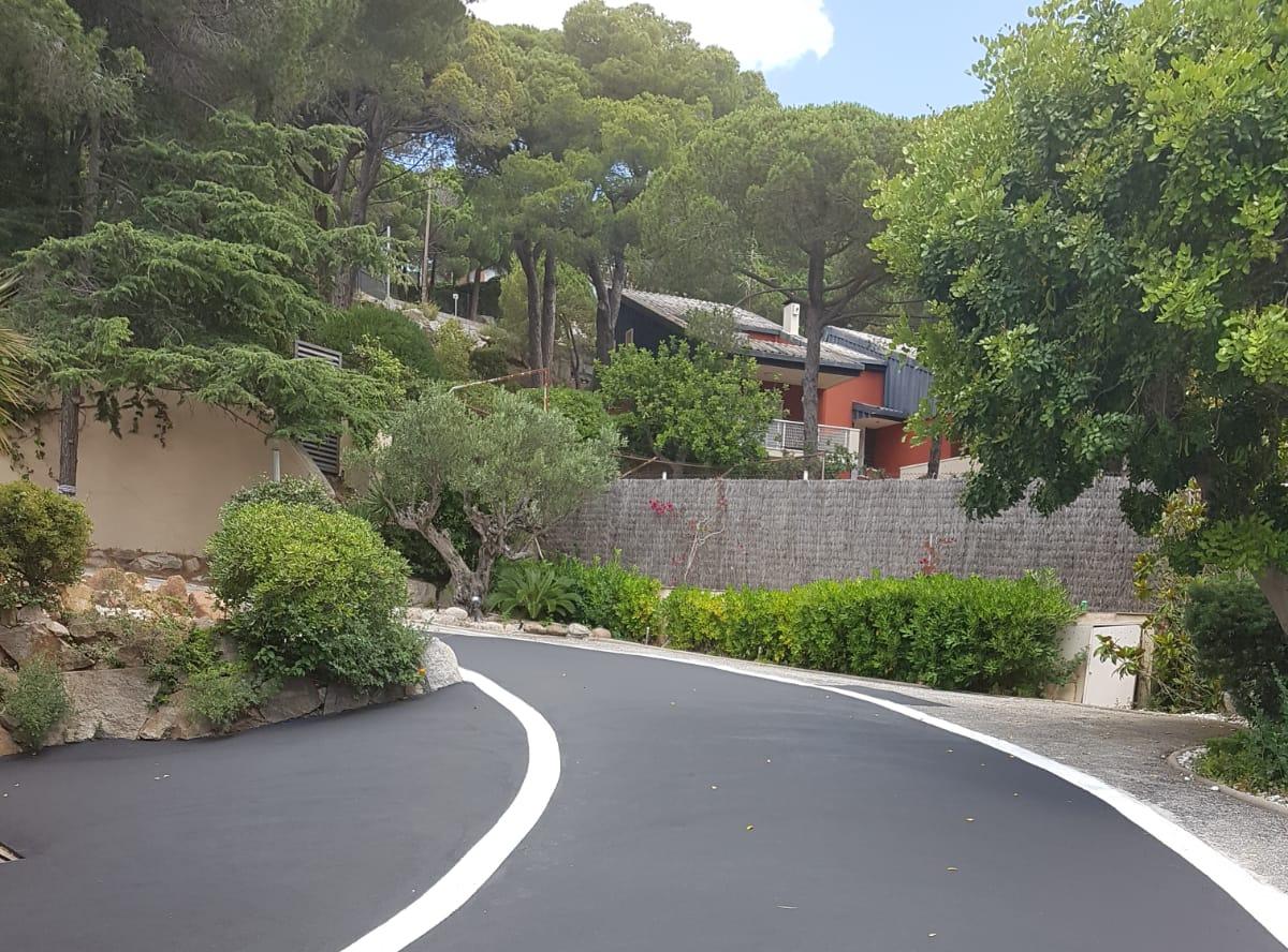 Una superfície asfàltica amb slurry és ideal en la construcció de rampes per a garatges.